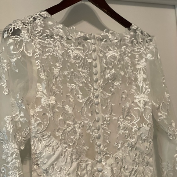 Sheath style Wedding Dress - Picture 9 of 11